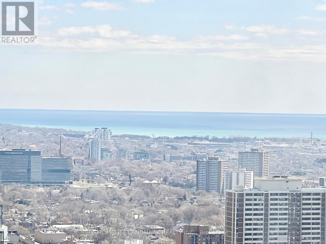 Photo principale - 8-4808 Wellesley St W