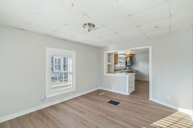 Photo - 1869 Beech St SE House