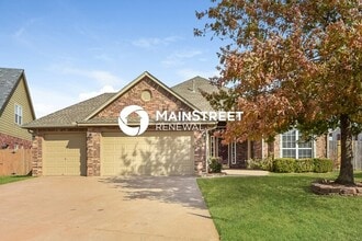 Building Photo - 13524 Gramercy Park Pl