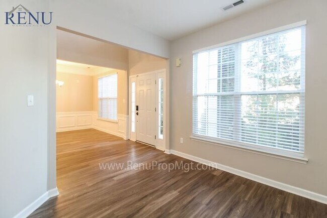 Building Photo - 1566 Pondhaven Dr