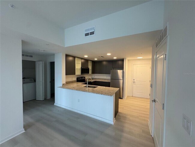 Foto del edificio - 5579 Millenia Park Blvd