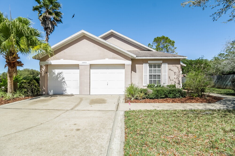 Foto principal - 13803 Riverpath Grove Dr