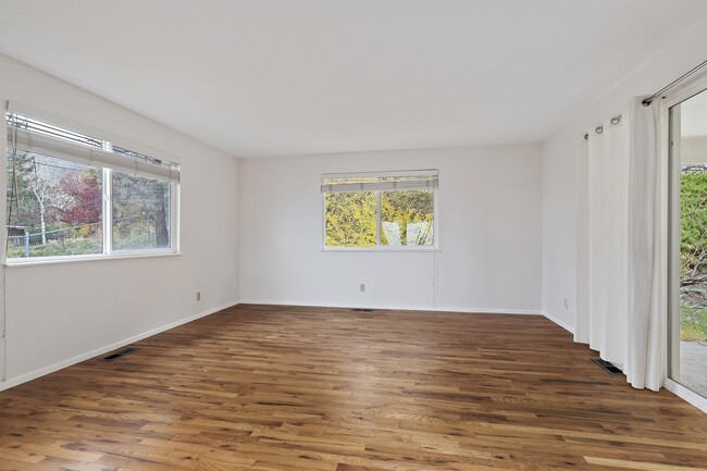 Foto del edificio - 2937 Hyland Hills Rd S