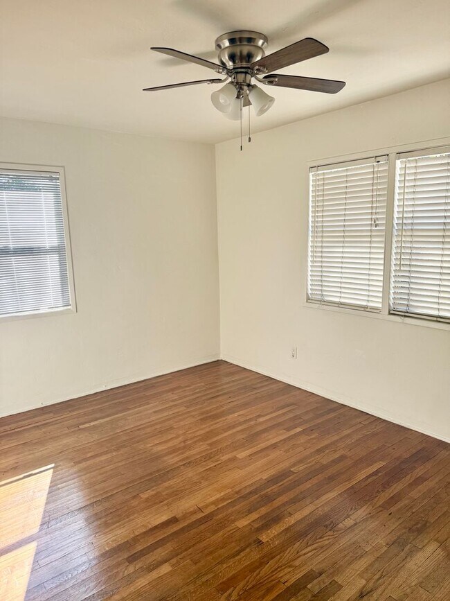 Foto del edificio - 658-660 S Johnson Ave