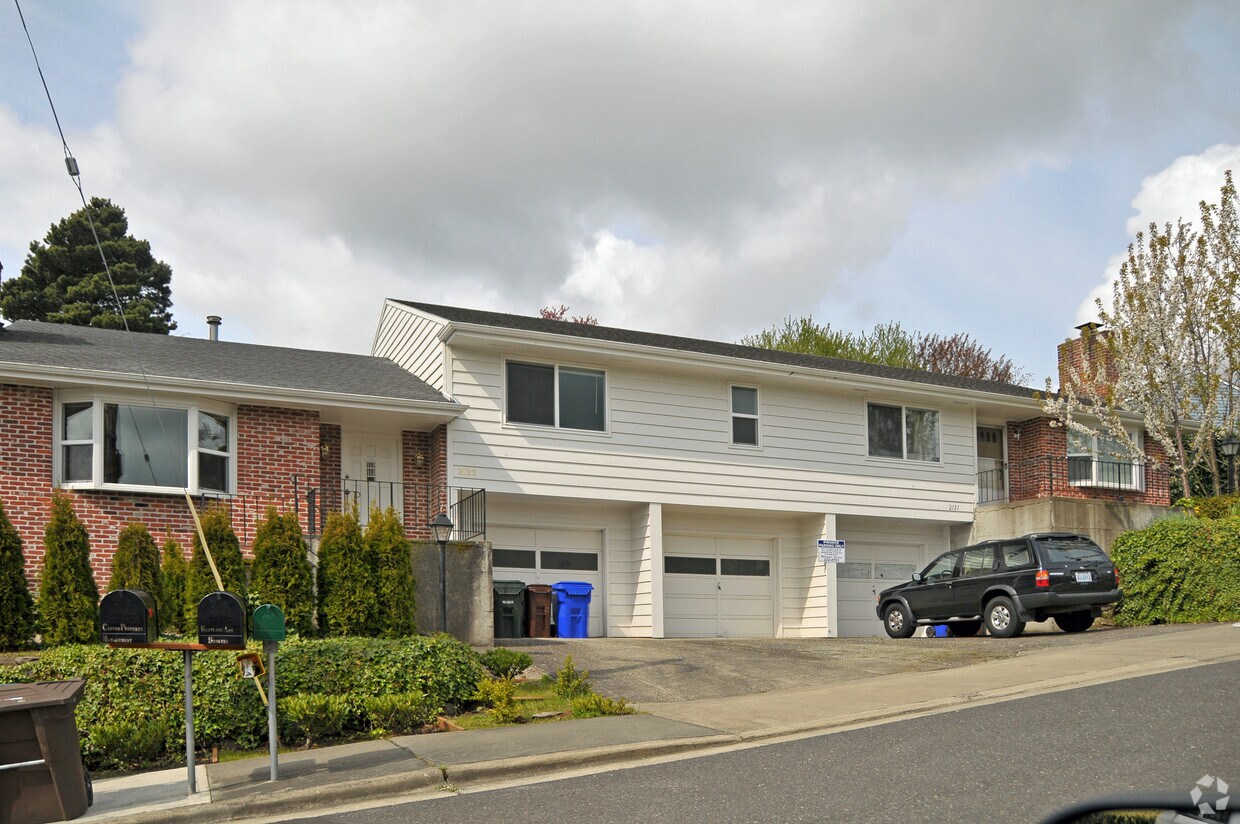 Primary Photo - 2041 SW Camelot Ct