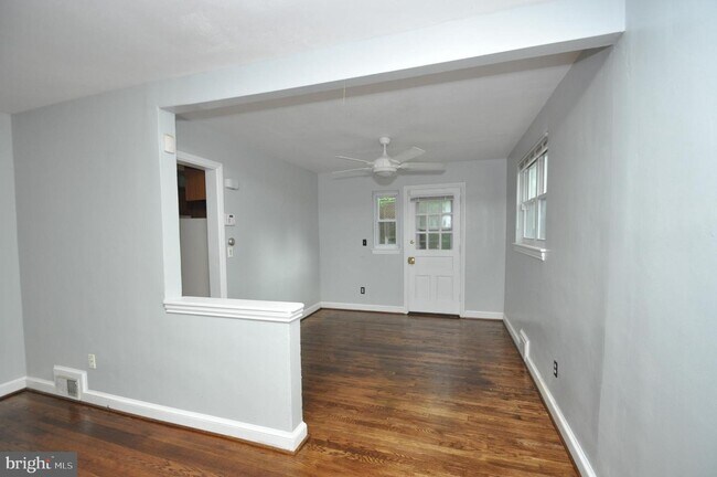 Building Photo - 10606 Lorain Ave