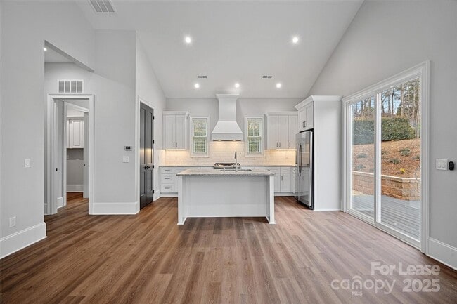 Building Photo - 805 Naples Dr