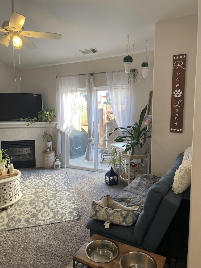 Foto del edificio - 1855 Aspen Meadows Cir