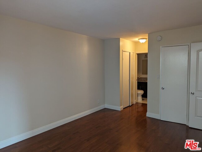 Foto del edificio - 633 N Sweetzer Ave