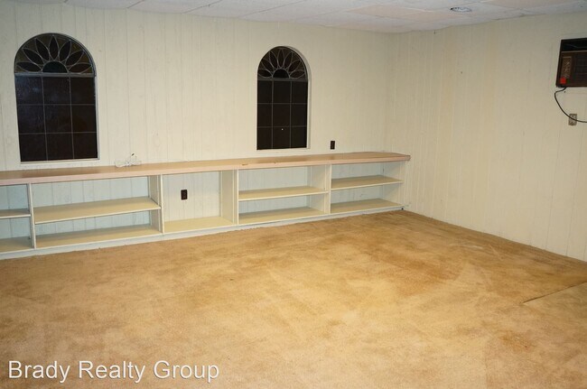 Building Photo - 5 br, 2 bath House - 3070 Carnelian St.