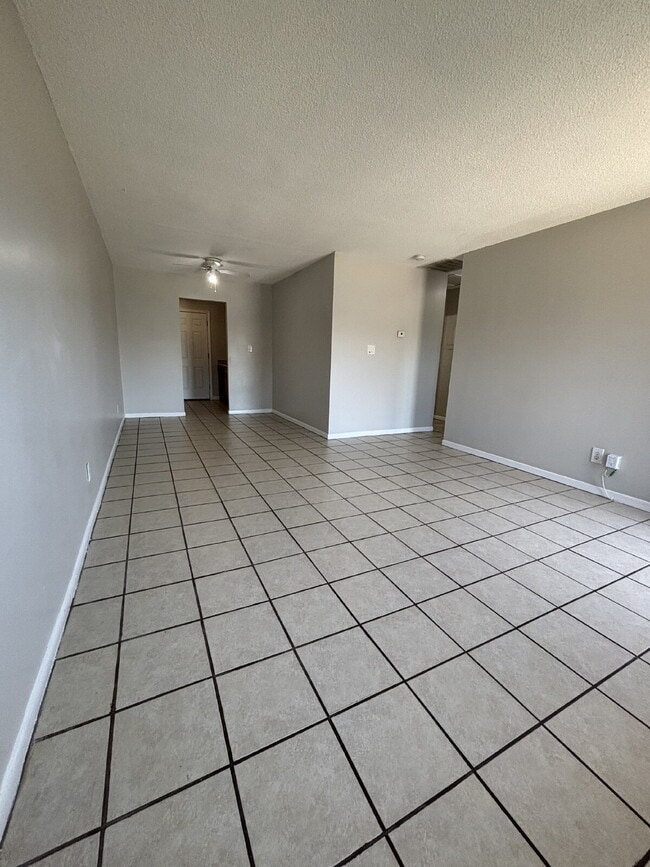 Building Photo - "Charming 2-Bedroom Retreat in Panama City...