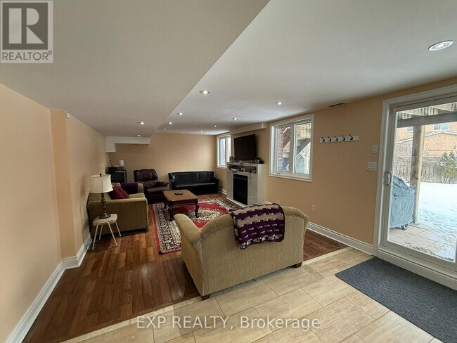 Photo du bâtiment - 67 Ames Crescent