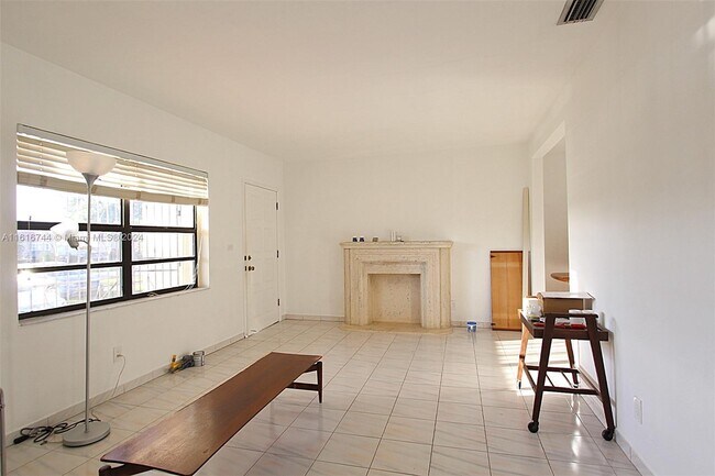 Building Photo - 1135 SW 72nd Ave