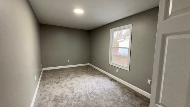 Bedroom - 5539 Boyer St