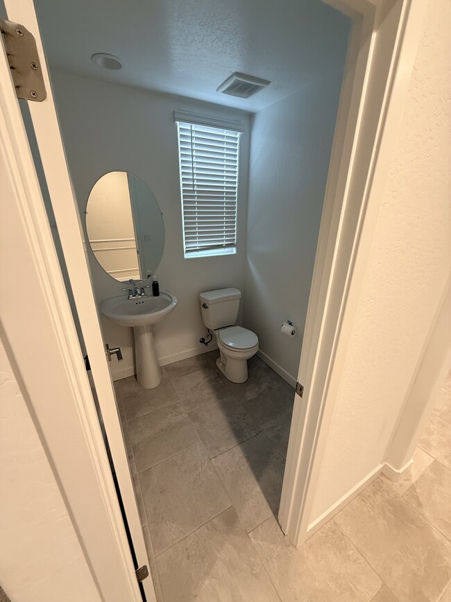 Building Photo - 392 Talus Way S