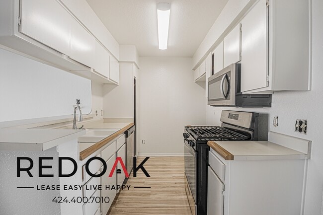 Foto del edificio - 10346 Commerce Ave