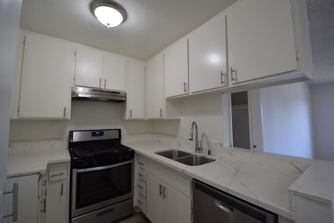 Building Photo - 7032 Remmet Ave