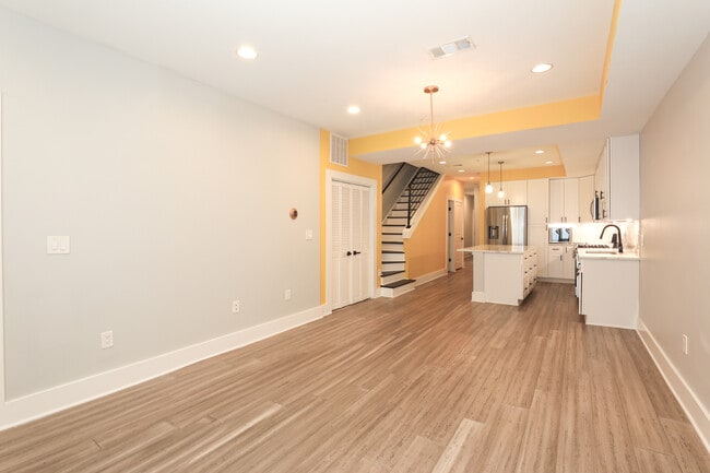 Building Photo - 1225 Raum St NE