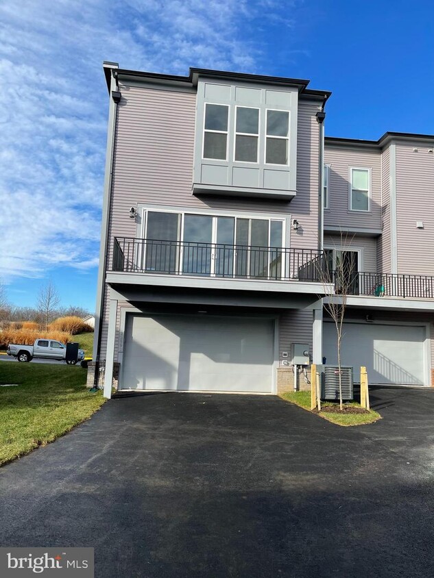 22992 Brooksbank Square, Brambleton, VA 20148 Townhouse for Rent in