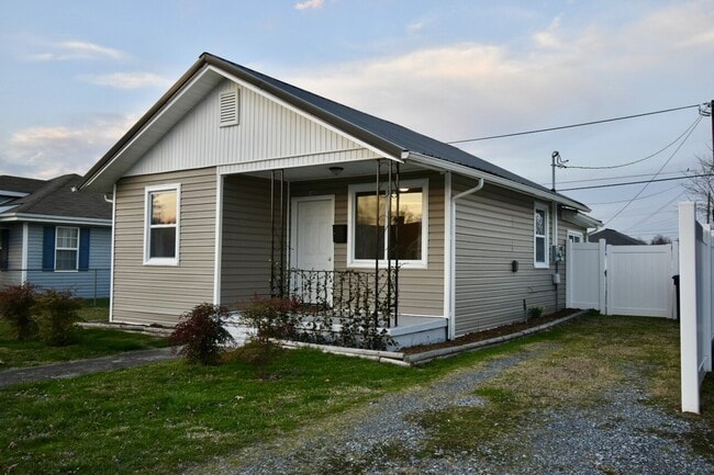 Building Photo - Sevier 1482
