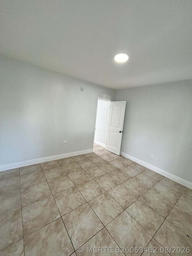 Foto del edificio - 18257 NW 23rd Ave