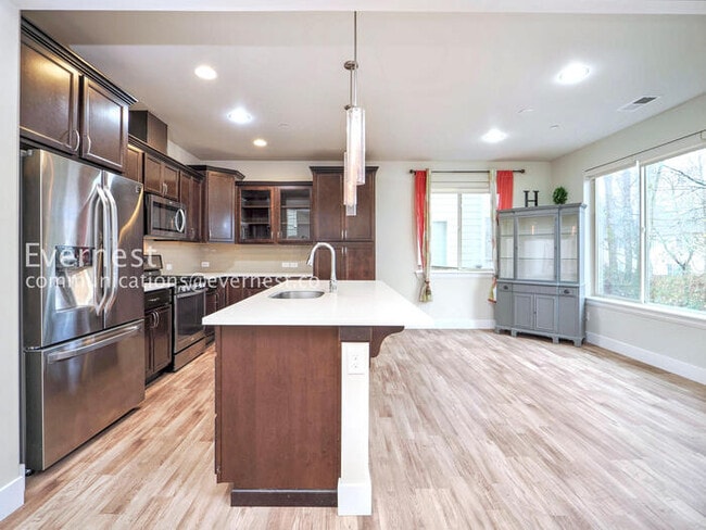 Building Photo - 14830 16th Pl W