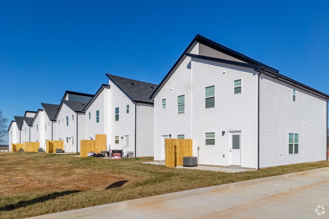 Building Photo - Aviator Crossing