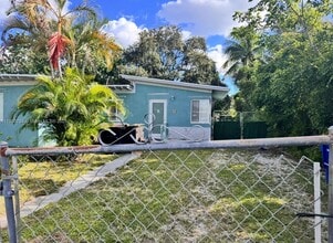 Building Photo - 550 NW 118th St