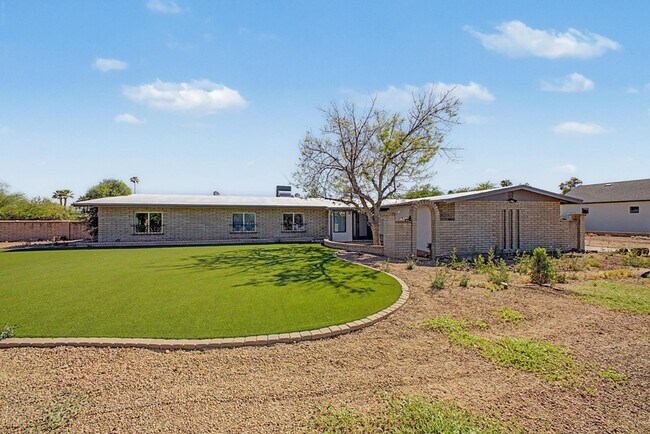 Foto del edificio - 6315 E Delcoa Ave