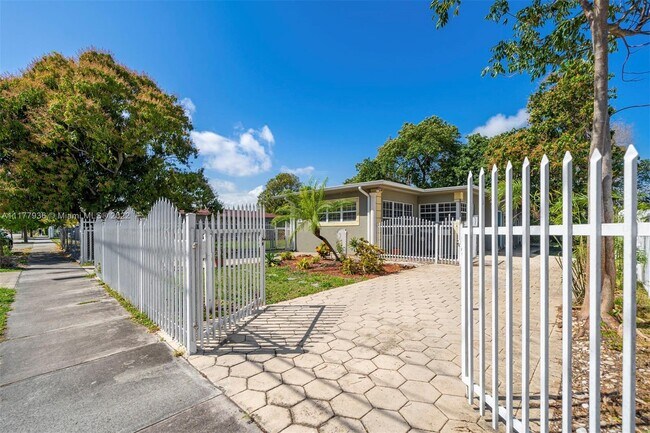 Foto del edificio - 3123 SW 25th Ter