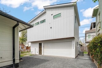 Building Photo - 323 E 24th St