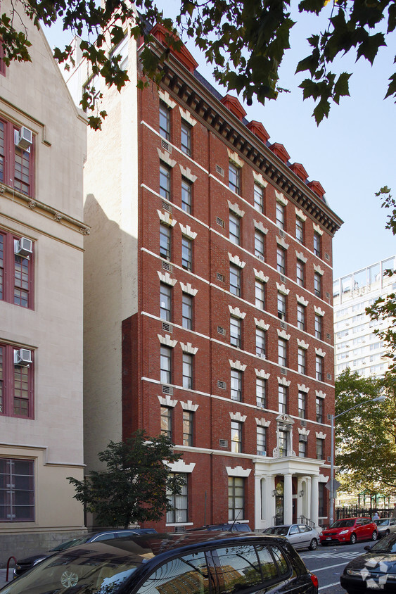 302 E 20th St - True North Gramercy