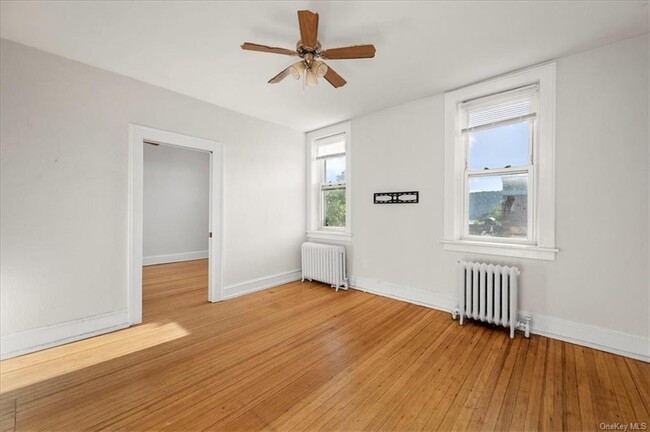 Building Photo - 548 Warburton Ave