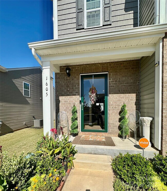 Foto del edificio - 1605 Blue Velvet Ln