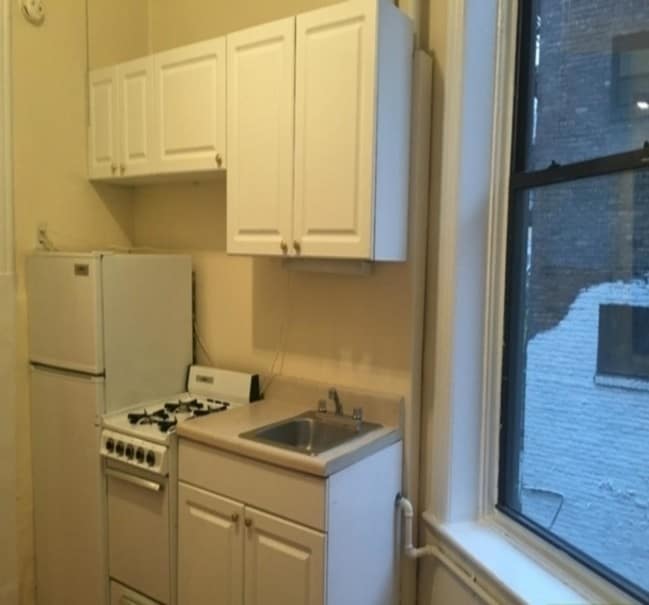 Building Photo - 233 E 77th St