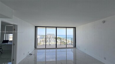 Building Photo - 2101 S Ocean Dr
