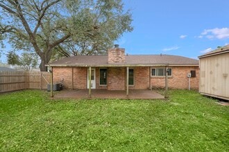 Building Photo - 10011 Blue Bird St