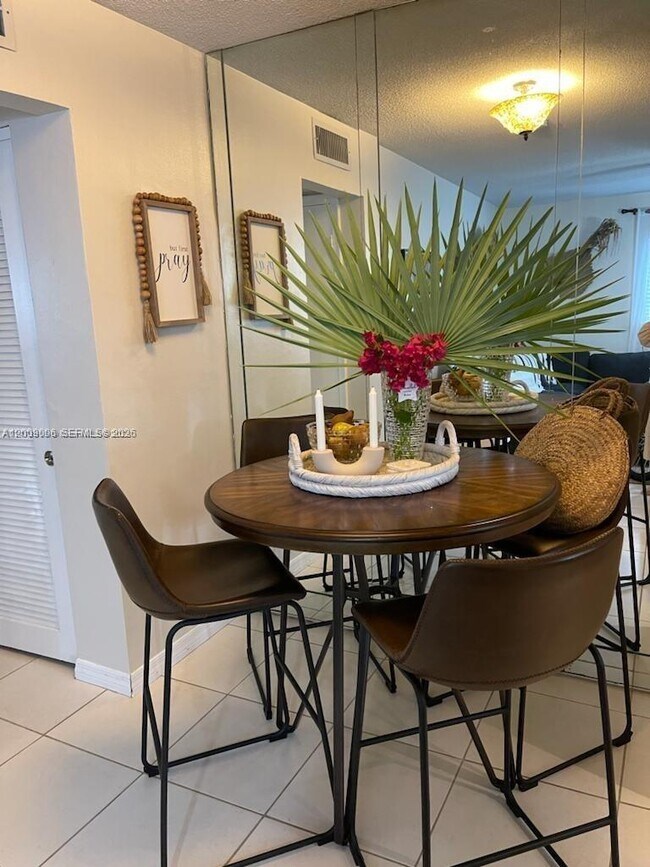 Foto del edificio - 4163 SW 67th Ave