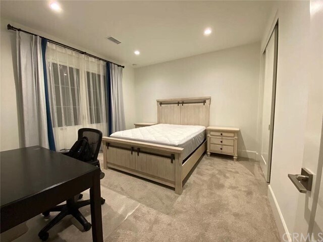 Building Photo - 151 Summerland