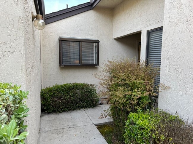 Foto del edificio - Single story condo located in Cedarbrook's Gated Community!