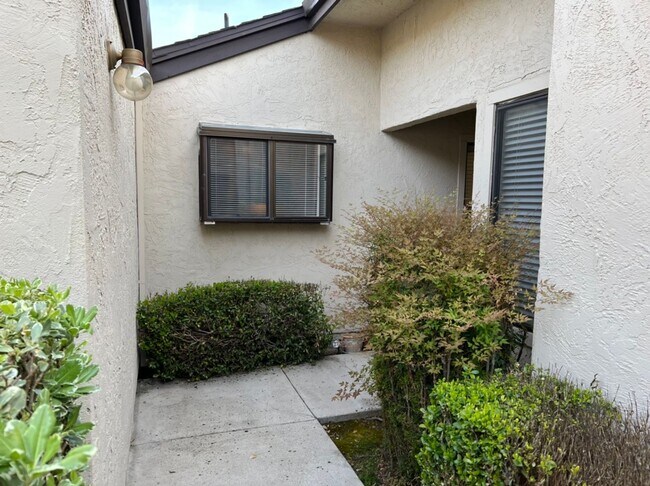 Foto del edificio - Single story condo located in Cedarbrook's Gated Community!