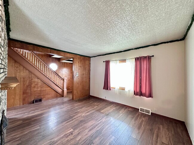 Foto del edificio - 25 W Miller St