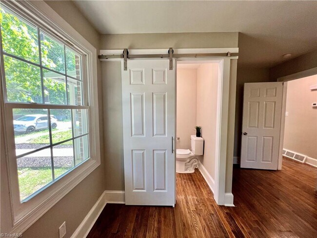 Foto del edificio - 1919 Maryland Ave