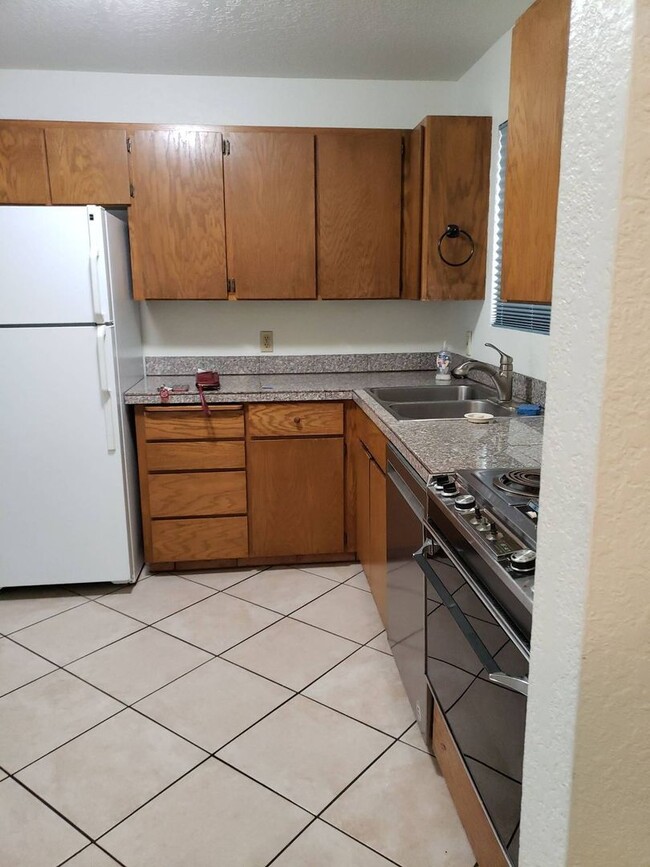 Building Photo - 2005 NE Terre View Dr