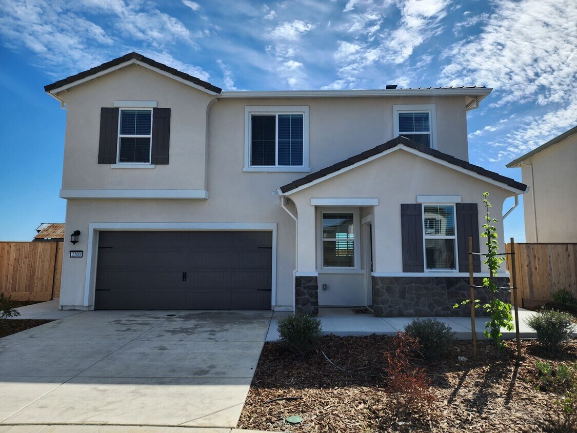 Foto principal - Brand New Beautiful 2 Story Home for Rent