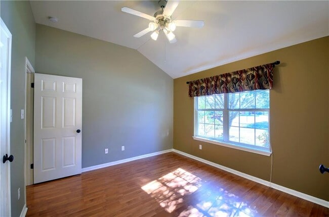 Building Photo - 129 Copperwood Loop