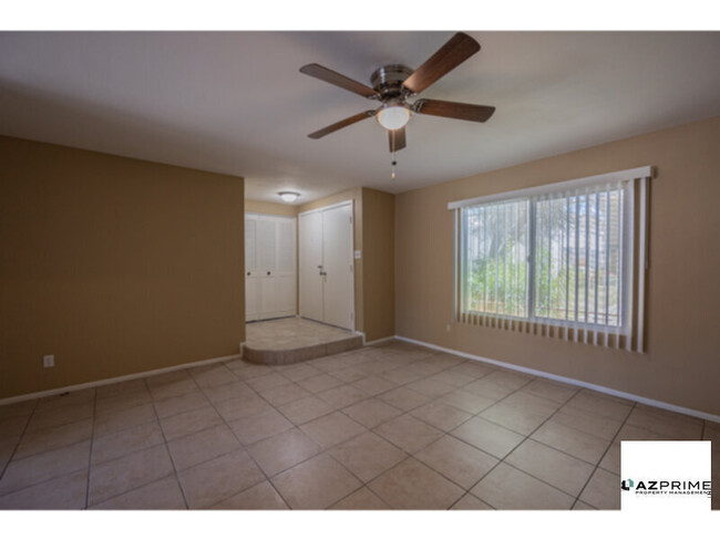 Building Photo - Beautiful Phoenix 3/2.5 Townhouse - Prime ...