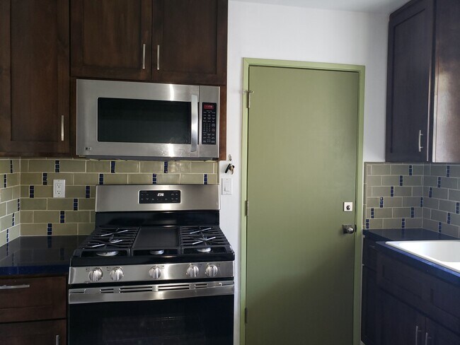 Brand new stove - 5850 Bowcroft St