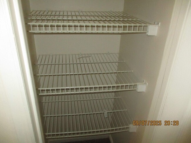 Building Photo - 315 Carriage Ln