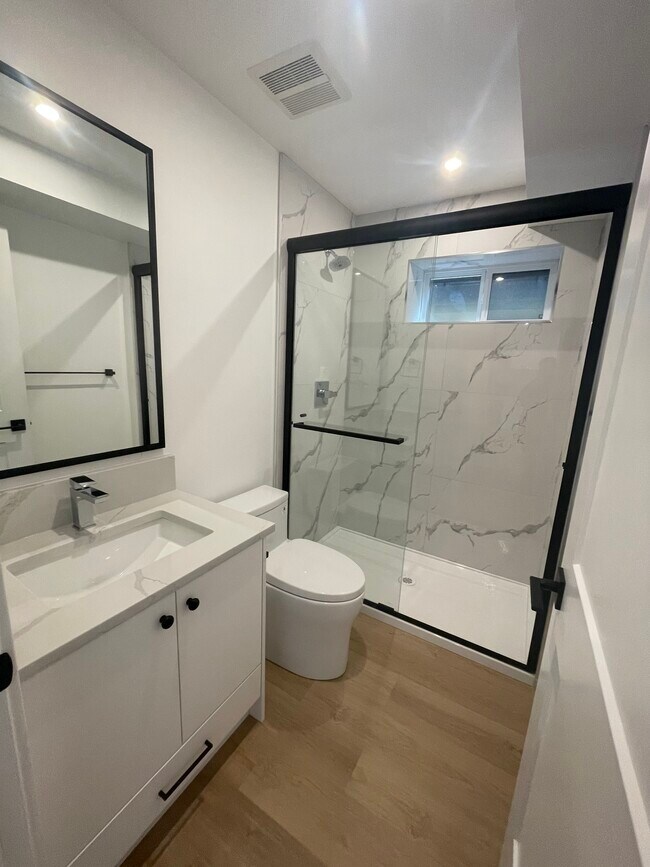 Photo du bâtiment - 10961 84 Av